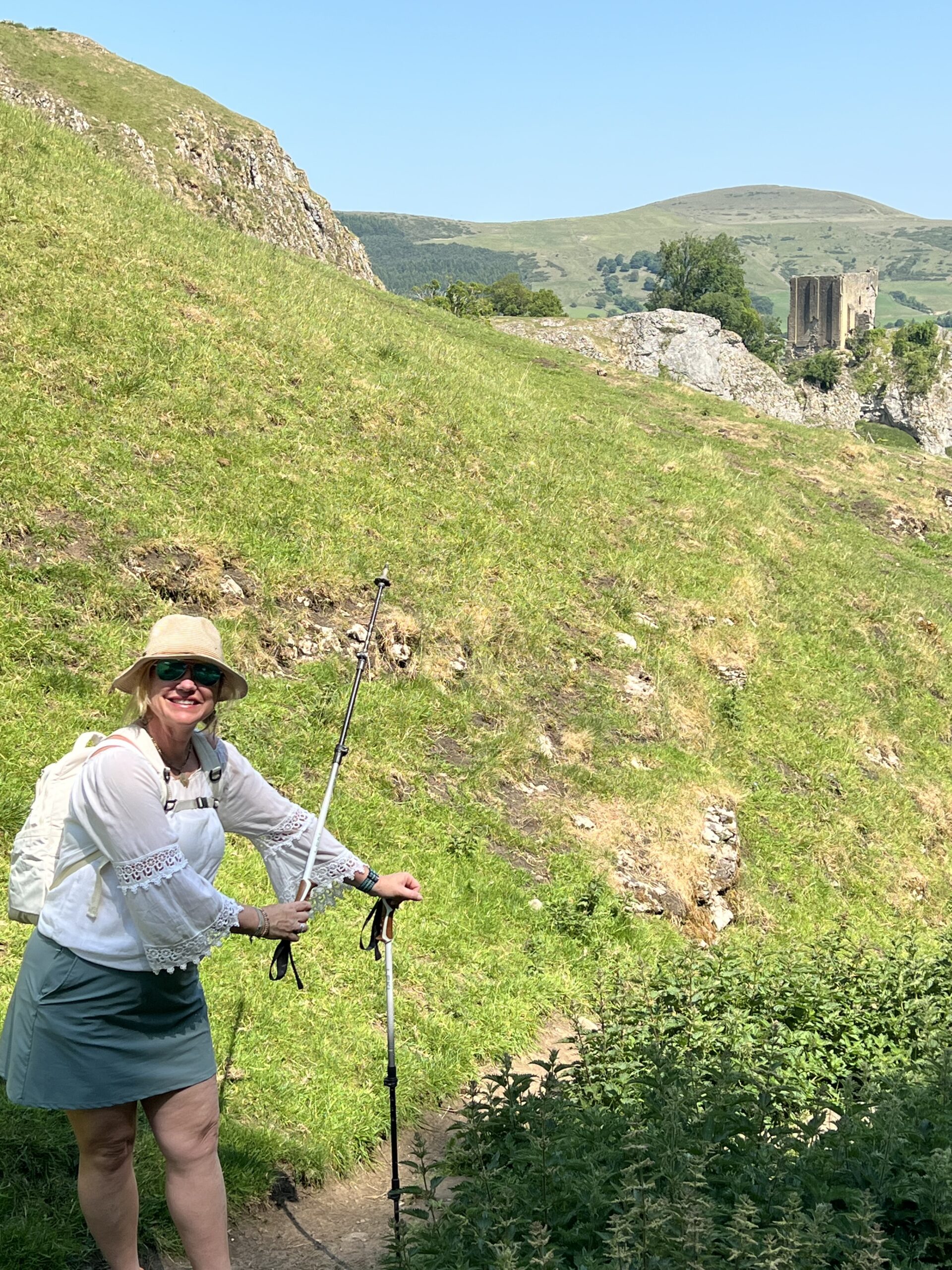 Hiking in Cave Dale with Peveril Castle and Mam Tor in England's Peak District