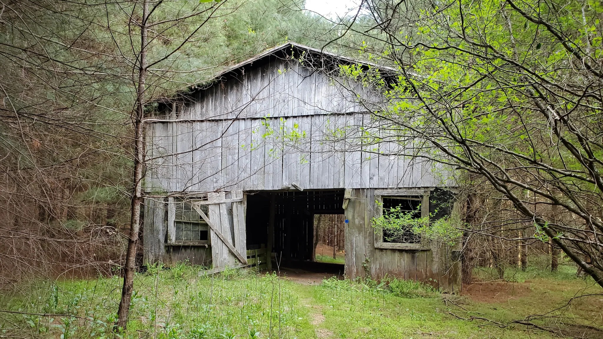 New River Barn on the New River Riverbend Trail in North Carolina